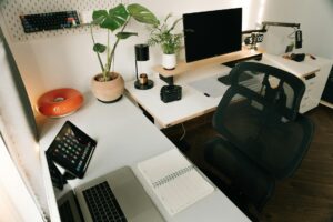 Read more about the article Complete Home Office Tech Essentials Guide for 2026